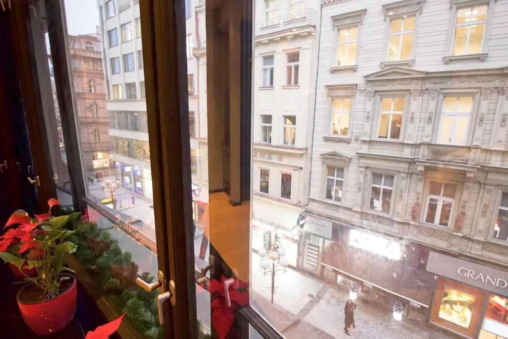 Apartment In The Heart Of *